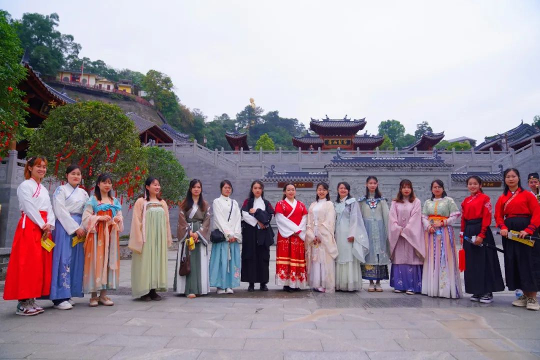 團(tuán)青關(guān)注丨遇見(jiàn)春天，浪漫與你